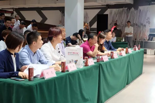 /></p><p>金雞湖端午龍舟賽作為一項(xiàng)親民、聚民、樂民的群眾體育活動(dòng)，自2010年以來已連辦7年，已成為蘇州工業(yè)園區(qū)和蘇州市最具有代表性的節(jié)慶品牌之一。</p><p style=